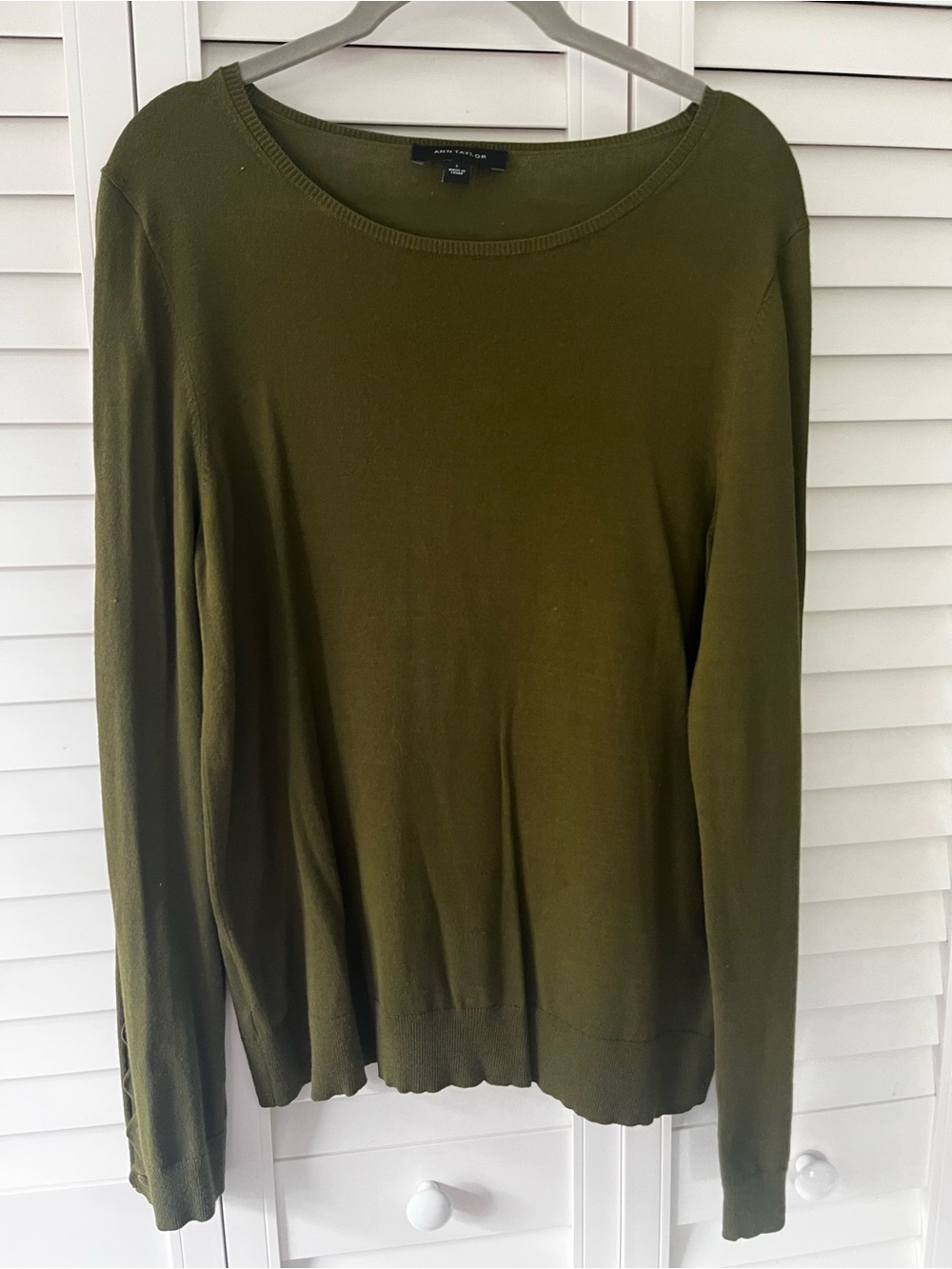 Ann Taylor Olive Crewneck Lightweight Sweater with Cute Sleeve button Details